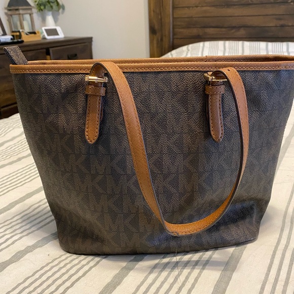 Michael Kors Handbag - Picture 1 of 8